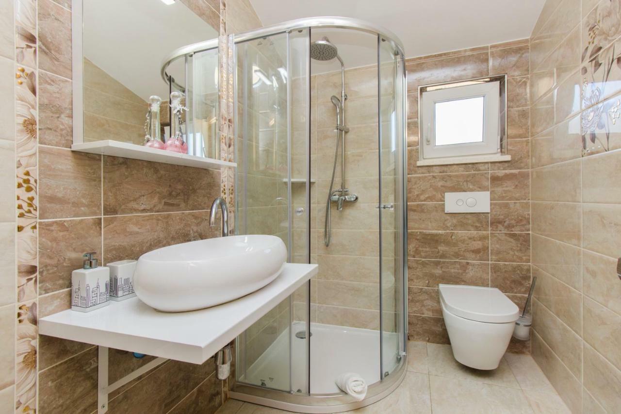 Apartmani Skelin***/**** Kastela Dış mekan fotoğraf